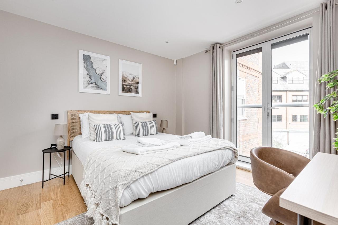Charming 1 Bedroom Apt , Town Centre, Wifi, Free Parking By Tent Serviced Apartments Staines-upon-Thames Ngoại thất bức ảnh