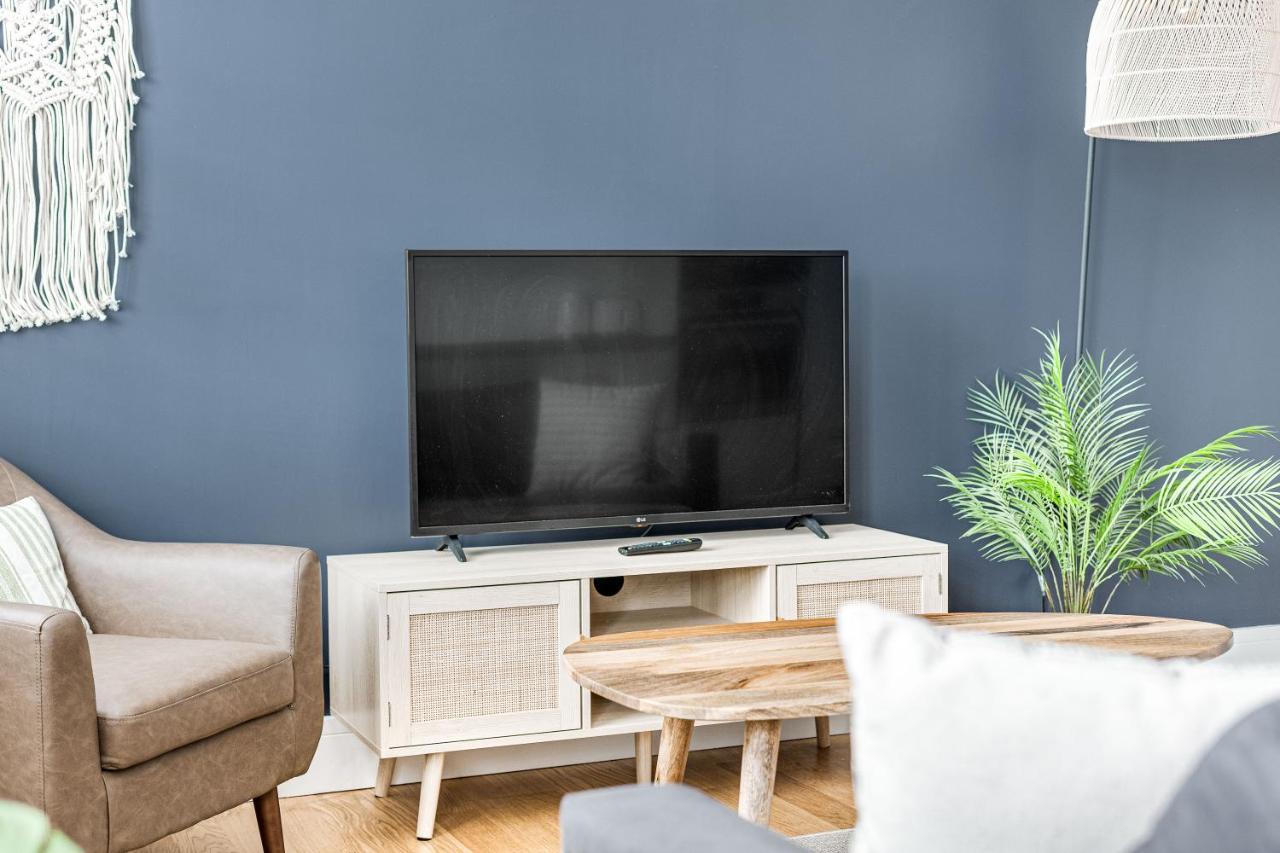 Charming 1 Bedroom Apt , Town Centre, Wifi, Free Parking By Tent Serviced Apartments Staines-upon-Thames Ngoại thất bức ảnh