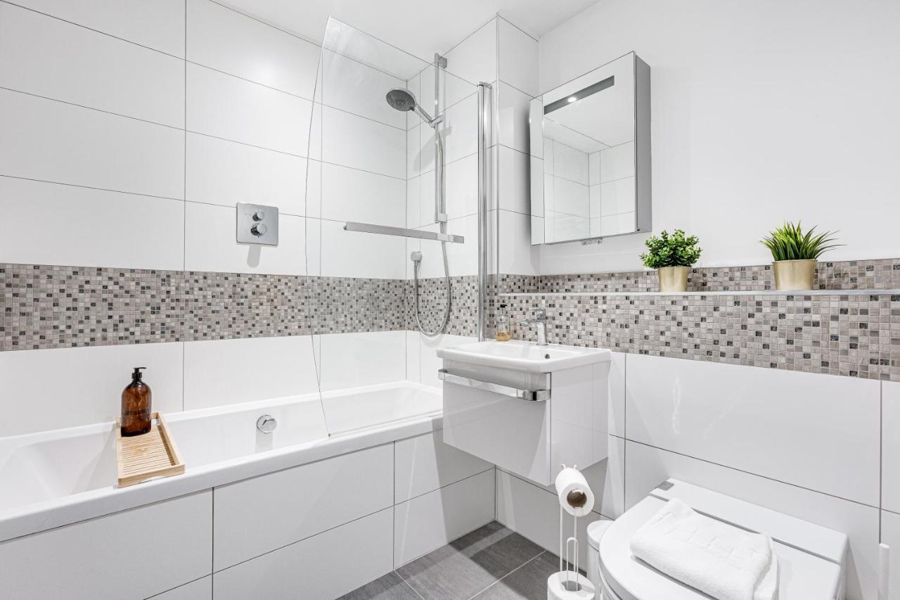 Charming 1 Bedroom Apt , Town Centre, Wifi, Free Parking By Tent Serviced Apartments Staines-upon-Thames Ngoại thất bức ảnh
